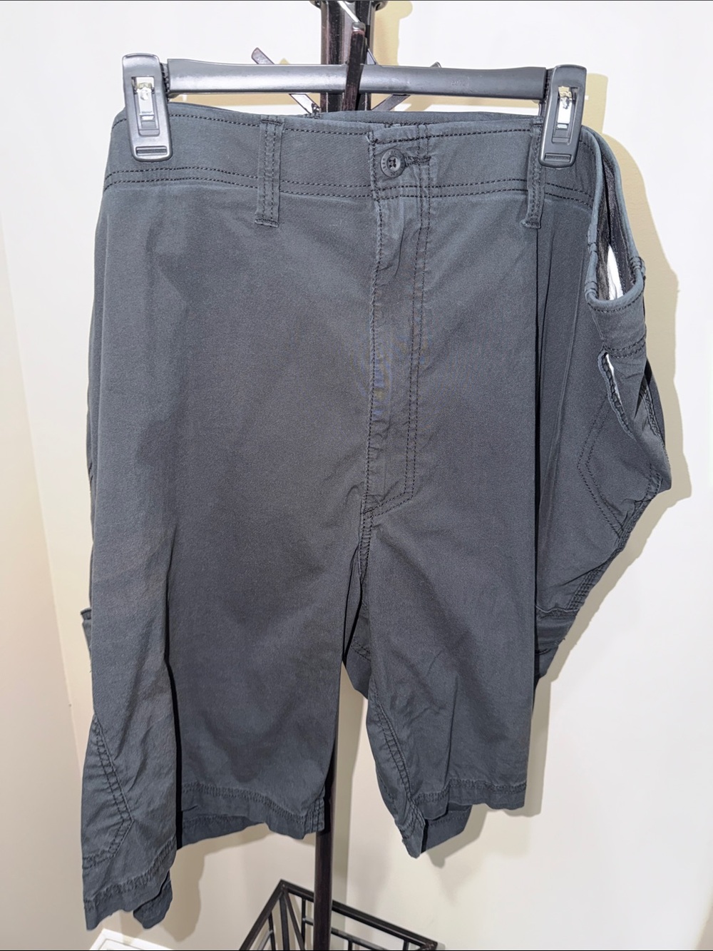 Lee Men's Dark Gray/Black Cargo Shorts with Side Pockets